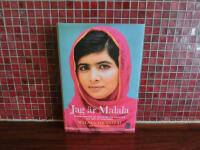 Jag &auml;r Malala Flickan som stod upp f&ouml;r r&auml;tten till utbildning och sk&ouml;ts av talibanerna