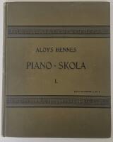 Pianoskola f&ouml;r hemmet 1 &ndash; ny och praktisk l&auml;rometod i trenne kurser, fr&aring;n de f&ouml;rsta begynnelsegrunderna till de st&ouml;rre etyderna af Czerny, Bertini m. fl. jemte Mozarts, Haydns och Clementis sonater