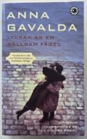 Lyckan &auml;r en s&auml;llsam f&aring;gel