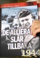 En v&auml;rld i krig. 4 delar: Helvetet p&aring; &ouml;stfronten+De allierade sl&aring;r tillbaka +Hitlers sista krampryckningar+Kejsard&ouml;mets kollaps