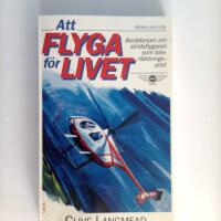 Att flyga f&ouml;r livet : ber&auml;ttelsen om stridsflygaren som blev r&auml;ddningspilot