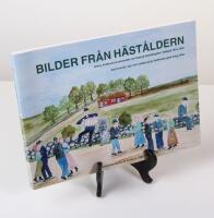 Bilder fr&aring;n h&auml;st&aring;ldern. Jenny Anderssons akvareller om livet p&aring; landsbygden i Halland 1915-1955. Alla f&ouml;rem&aring;l, djur poch uts&auml;de p&aring; en hall&auml;ndsk g&aring;rd kring 1825