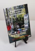 M&aring;ngkulturella m&ouml;ten kring en forntida l&auml;mning. Rapport om utgr&auml;vningen kring en h&auml;llkista i Bergsj&ouml;n, G&ouml;teborg