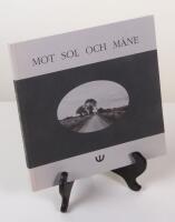 Mot sol och m&aring;ne. En bok om skulptur