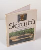 Sk&auml;ra i tr&auml; med kniv och st&auml;mj&auml;rn