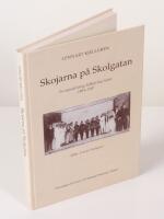 Skojarna p&aring; Skolgatan. En rapsodi kring Folkets hus teater 1893-1947