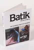 Batik fr&aring;n n&auml;r och fj&auml;rran