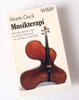 Musikterapi. Bot eller bed&ouml;vning? En kritisk diskussion om musiken i samh&auml;llet