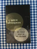 En h&auml;st g&aring;r in p&aring; en bar