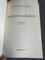 Bygdens hemligheter, Thea
