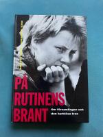 P&aring; rutinens brant : om f&ouml;rsamlingen och den kyrkl&ouml;sa tron