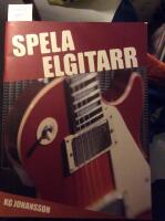 Spela elgitarr