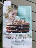 Mat &auml;r k&auml;rlek p&aring; nya slottet Bj&auml;rka -S&auml;by