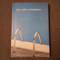 Den andra verkligheten : en antologi : sjukdom - pl&ouml;tsligt dyker man ner i en annan verklighet
