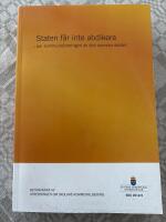 Staten f&aring;r inte abdikera - om kommunaliseringen av den svenska skolan : bet&auml;nkande