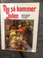 Nu s&aring; kommer julen : visor, sagor och lekar i juletid