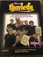 Historien Thorleifs : boken, bilderna & orden : om ett av Sveriges genom tiderna mest popul&auml;ra och folkk&auml;ra dansband, kultkantade och kulturprisbel&ouml;nta : &aring;ren 1962-1995