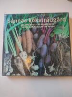 Sannas k&ouml;kstr&auml;dg&aring;rd : Odlingsr&aring;d och gr&ouml;nsaksrecept