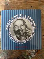 N&auml;ste man till rakning. Mannens dagliga kamp f&ouml;r full&auml;ndning