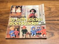 Sy och sticka dockkl&auml;der