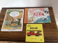 Spyflugan Astrid rymmer/ H&auml;xan Tipp och hennes elaka h&auml;xkatt/ BILAR