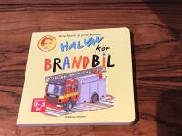 Halvan k&ouml;r brandbil