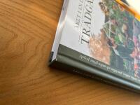 &Aring;ret i en liten tr&auml;dg&aring;rd