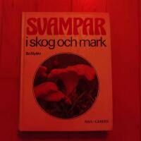 Svampar i skog och mark : 404 svampar i f&auml;rg