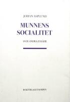 Munnens socialitet och andra ess&auml;er