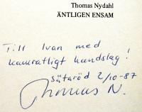 &Auml;ntligen ensam. MED EGENH&Auml;NDIG DEDIKATION FR&Aring;N F&Ouml;RFATTAREN