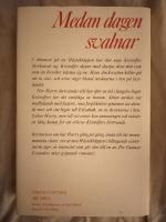 Medan dagen svalnar : roman
