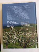 S&ouml;tsaker och beska piller : en antologi av och med kvinnor : 32 recept p&aring; t&aring;rtor och desserter : kafferepet p&aring; &Ouml;sterlen del 3 / redakt&ouml;r : Jea Jonsson ; foto: Thorsten Persson