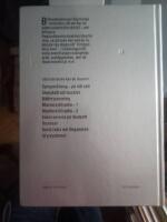 Bilhandboken : g&ouml;r det sj&auml;lv - steg f&ouml;r steg - f&ouml;r b&auml;ttre bilekonomi : Del 1 : Spraym&aring;lning - p&aring; r&auml;tt s&auml;tt. Stenskott och bucklor. B&auml;ttre passning. Montera bilradio. Enkel service p&aring; t&auml;ndstift. Bromsar. Korta fakta om f&ouml;rgasaren.