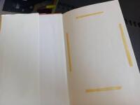 Med glimten i &ouml;gat : dikter och visor