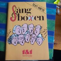 S&aring;ngboxen 1/texth&auml;fte