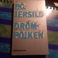 Dr&ouml;mpojken : en paranoid historia