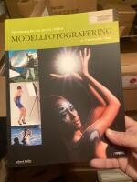 Modellfotografering : ljuss&auml;ttning f&ouml;r r&auml;tt uttryck i bilden