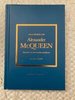 Lilla boken om Alexander McQueen - Historien om det ikoniska modehuset