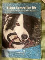 Sl&auml;pp kontrollen l&ouml;s : trygghet och sj&auml;lvkontroll f&ouml;r din hund
