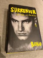 SURRENDER : 40 l&aring;tar, en ber&auml;ttelse (2022)