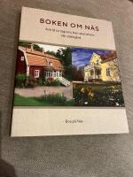 Boken om N&auml;s : Astrid Lindgrens barndomshem - v&aring;r sl&auml;ktg&aring;rd (2021)