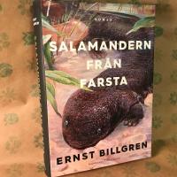 Salamandern fr&aring;n Farsta. Signerad.