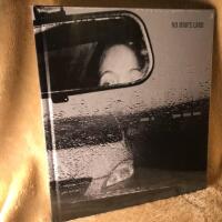 No man's land  Inplastad ny bok. 