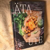 &Auml;ta ute : laga mat utomhus &aring;ret om