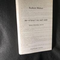 Att vi lever i en ond v&auml;rld : prosa, dialoger, dikter