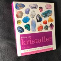 Boken om kristaller : din kompletta guide till kristaller