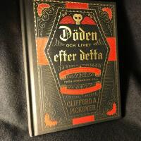 D&ouml;den och livet efter detta : en kronologisk resa fr&aring;n kremering till kvantuppst&aring;ndelse