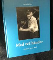Med tv&aring; h&auml;nder. Ber&auml;ttelse om en smed.