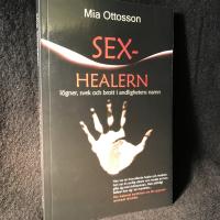 Sexhealern : l&ouml;gner, svek och brott i andlighetens namn