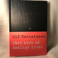 V&aring;rt klot s&aring; &ouml;mkligt litet